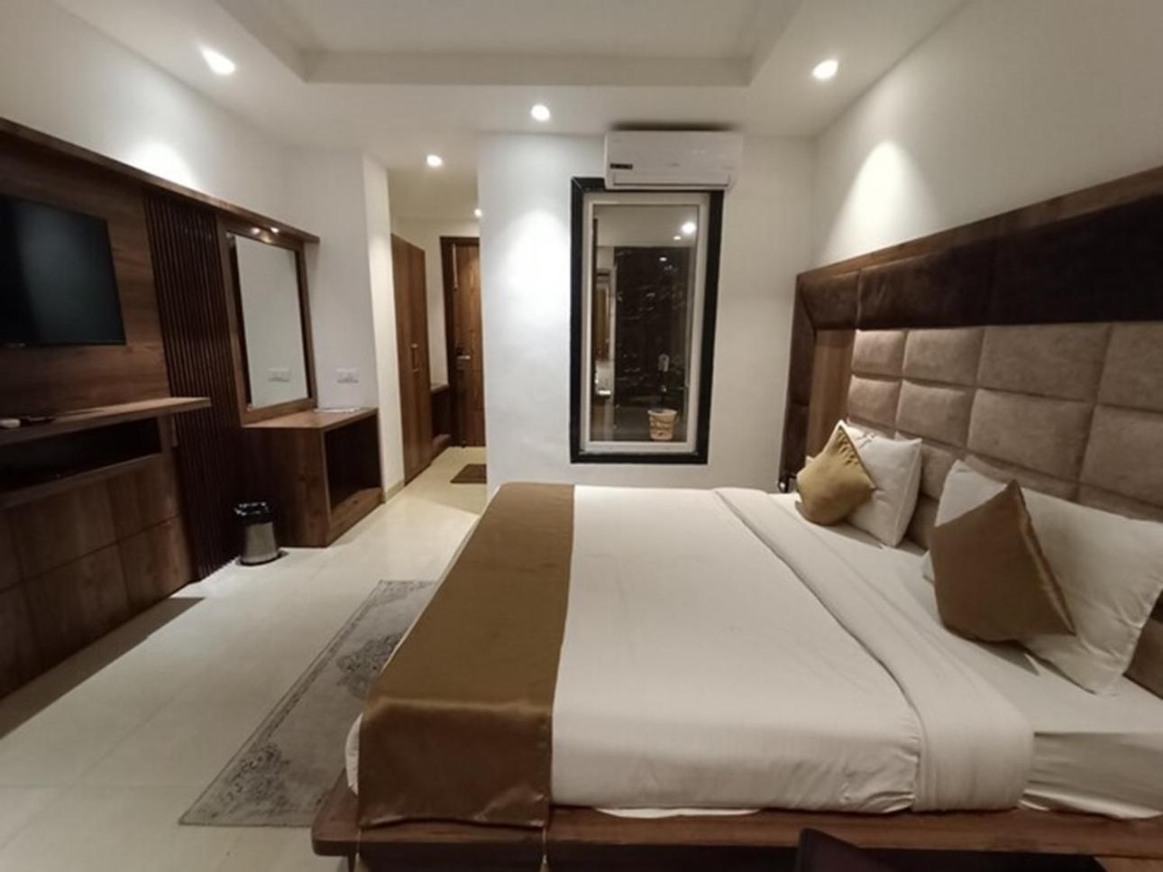 Rr Hotel & Resort 다람샬라 외부 사진