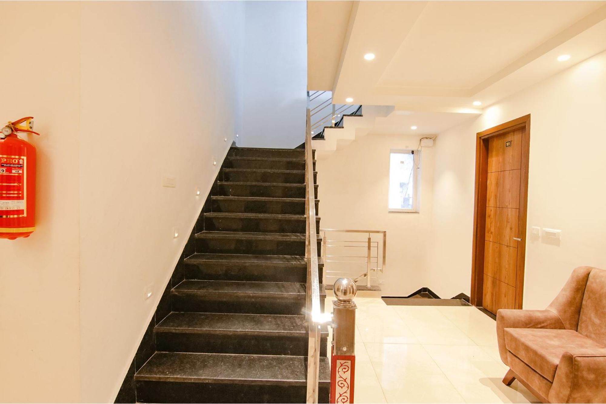Rr Hotel & Resort 다람샬라 외부 사진