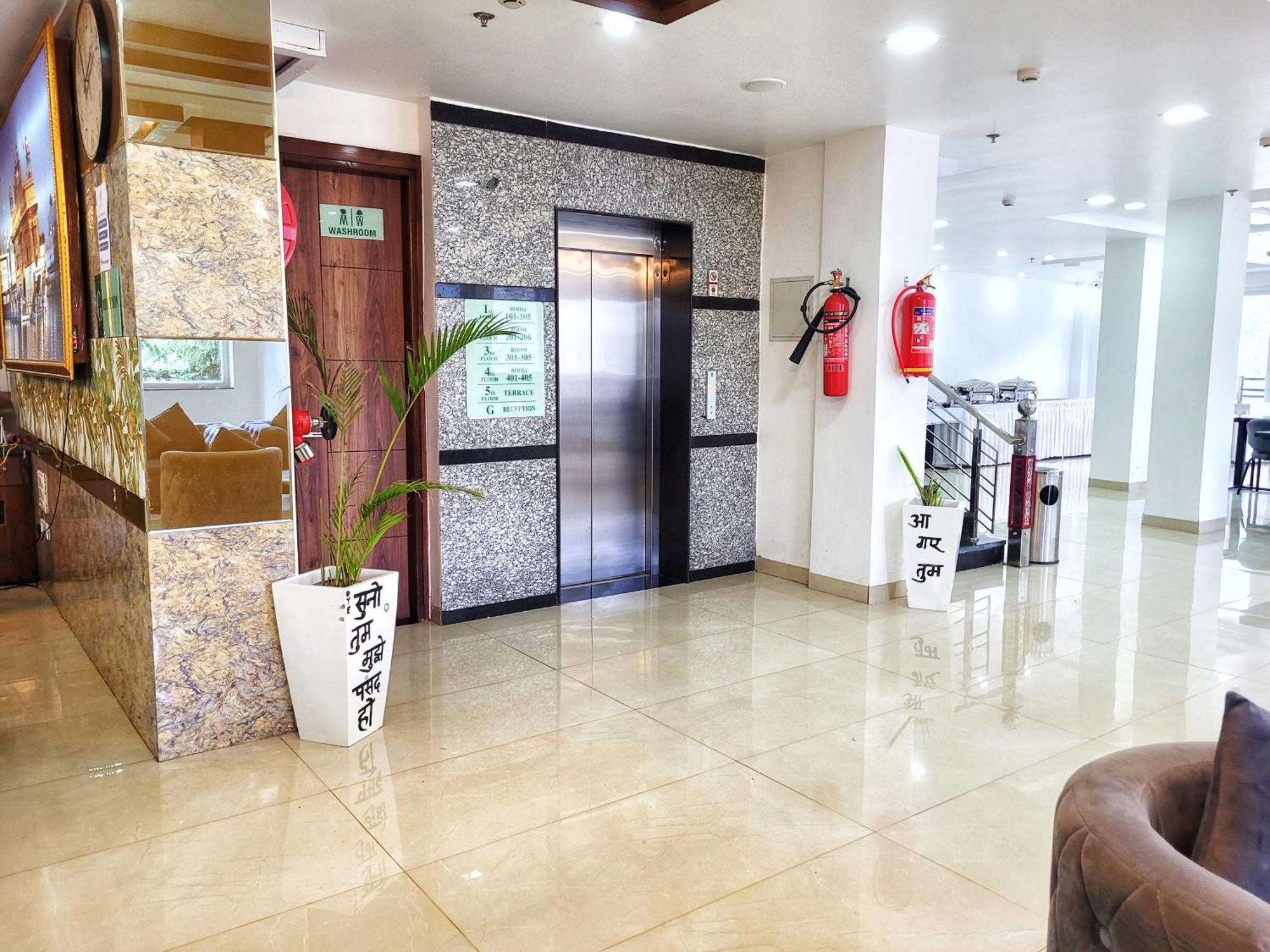 Rr Hotel & Resort 다람샬라 외부 사진