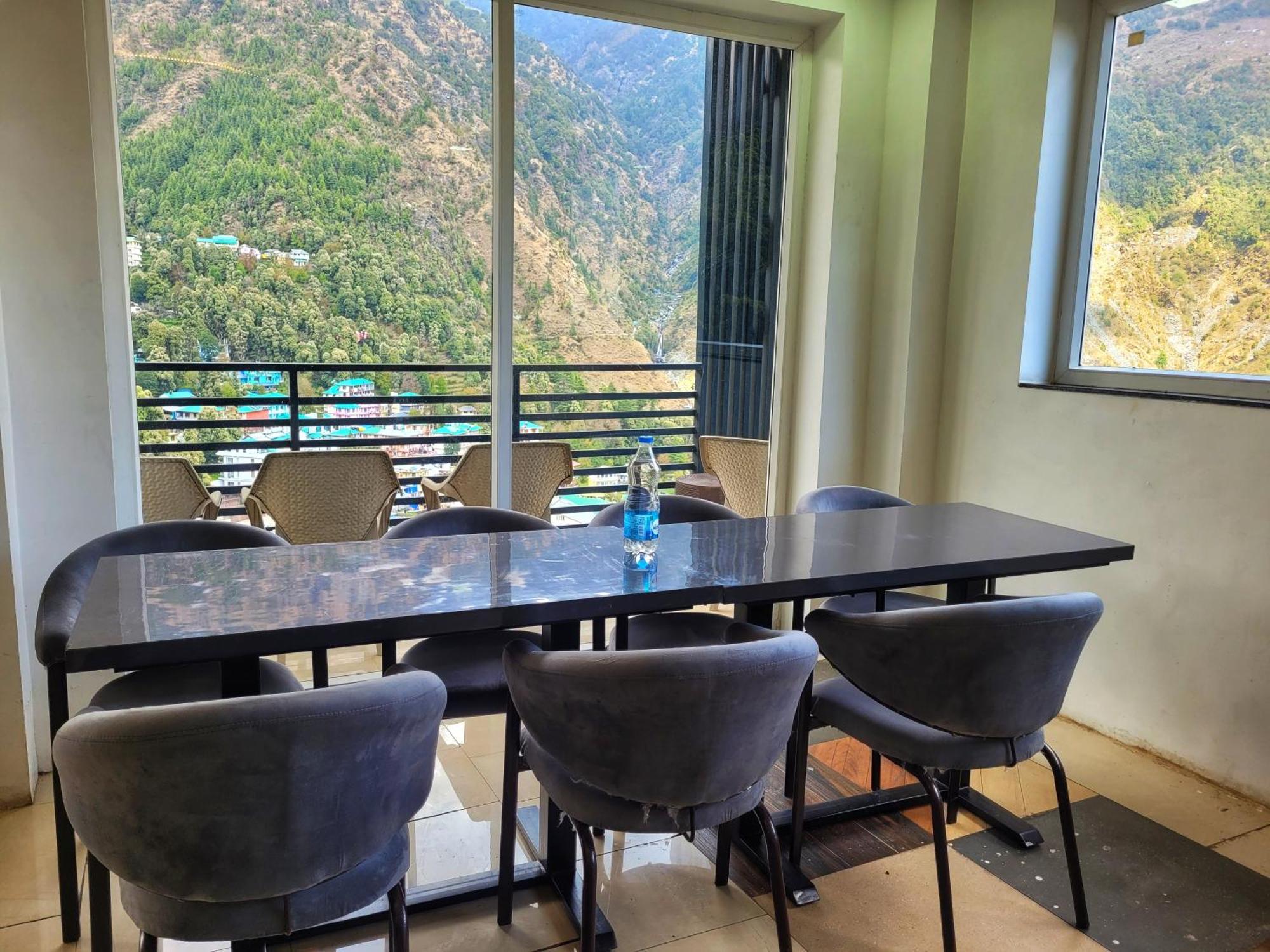 Rr Hotel & Resort 다람샬라 외부 사진