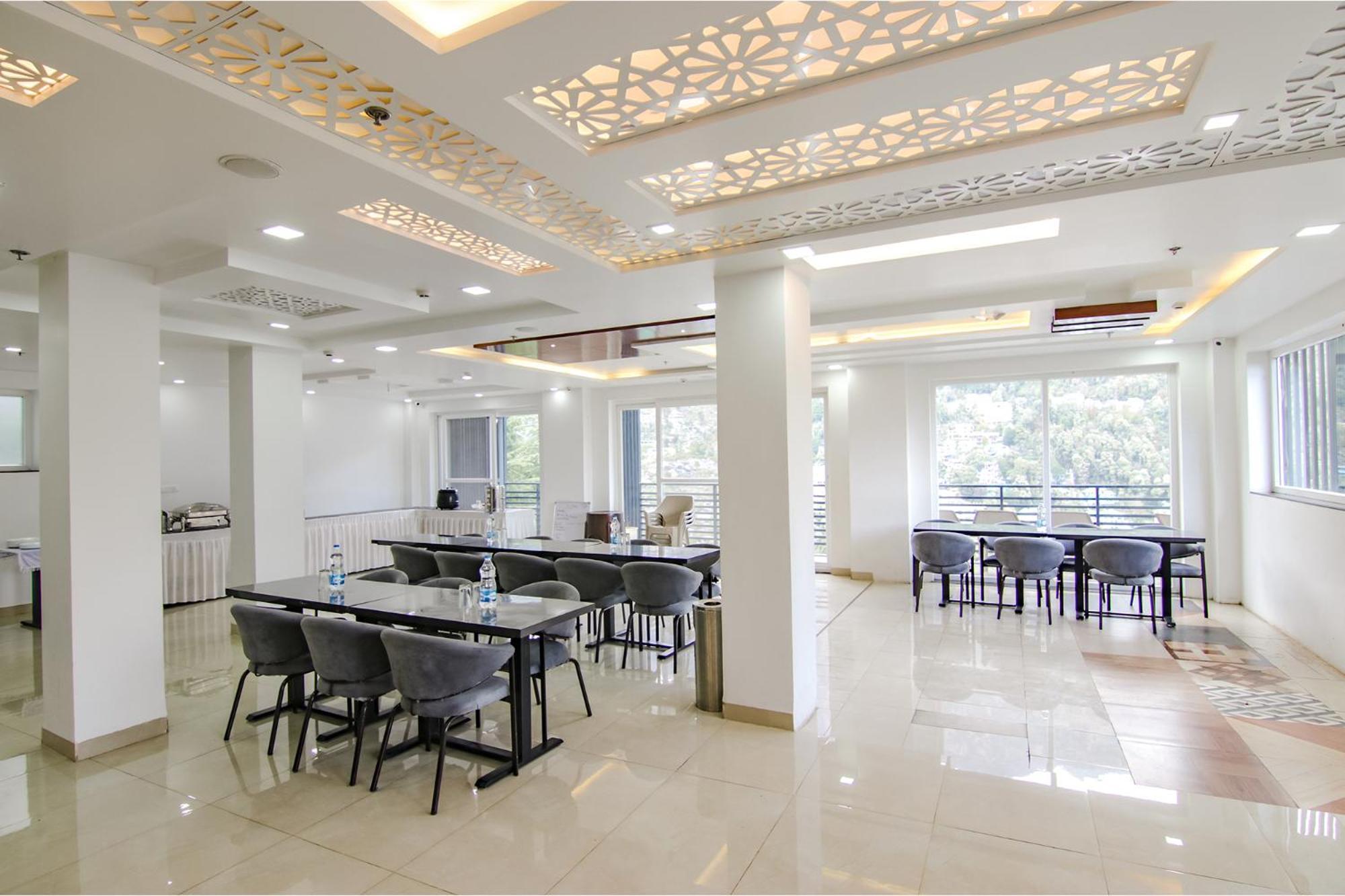 Rr Hotel & Resort 다람샬라 외부 사진